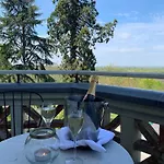 Le Chateau Des Forges Hotel
