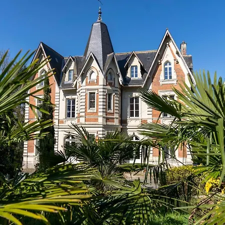 Готель Le Chateau Des Forges