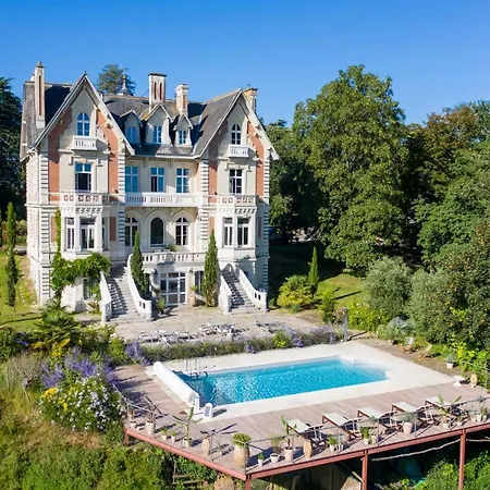 Le Chateau Des Forges 3* 앙제