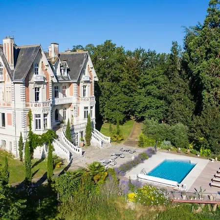 ホテル Le Chateau Des Forges