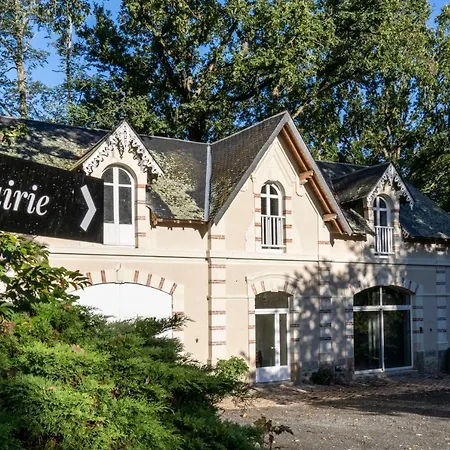 Готель Le Chateau Des Forges