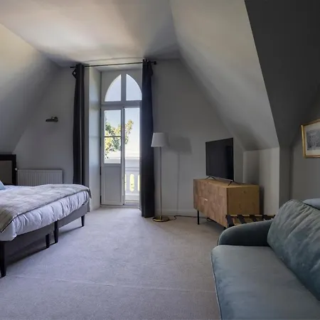 Le Chateau Des Forges Hotell 3*