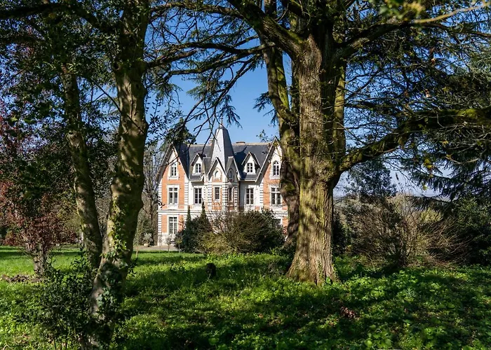 Le Chateau Des Forges Otel 3*