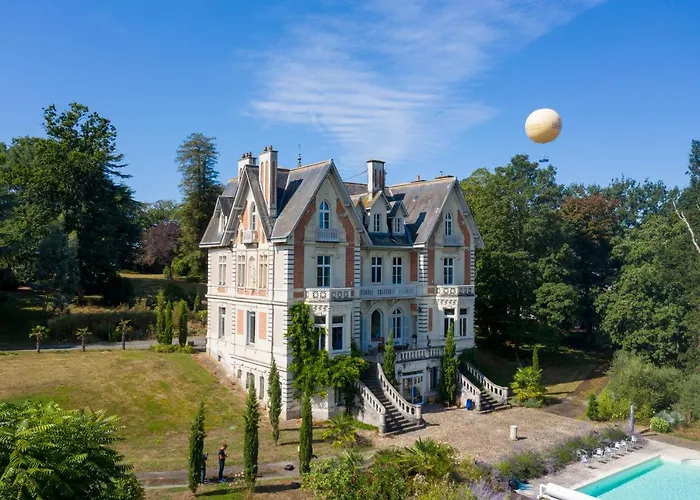 Otel Le Chateau Des Forges 3*