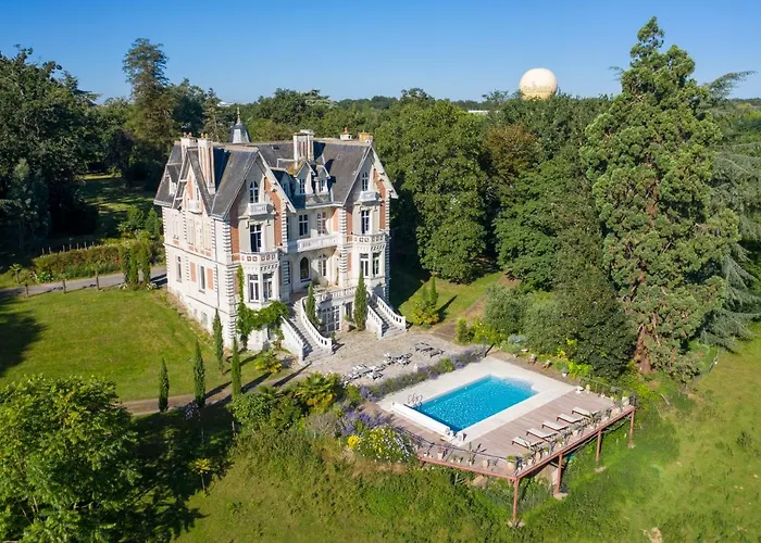 Otel Le Chateau Des Forges 3*