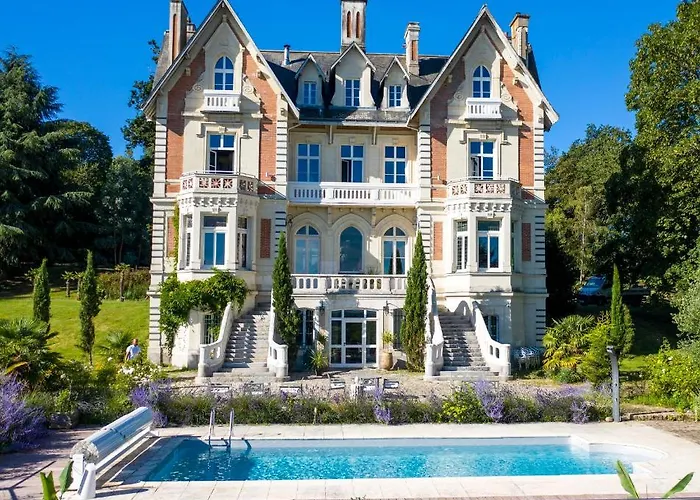 Otel Le Chateau Des Forges 3*